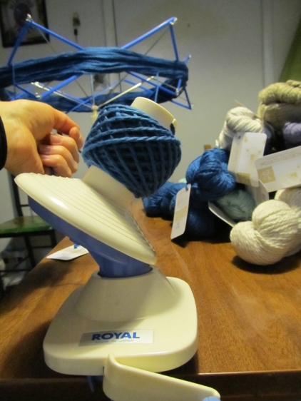 The swift feeds the yarn from the skein to the ball winder.